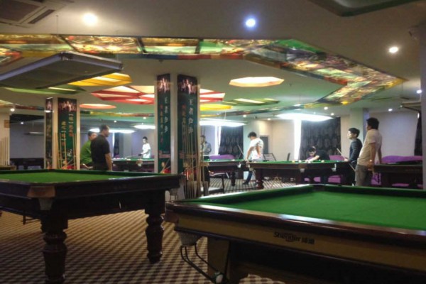 武汉足浴按摩事件引发关注，网友热议(武汉足疗按摩)